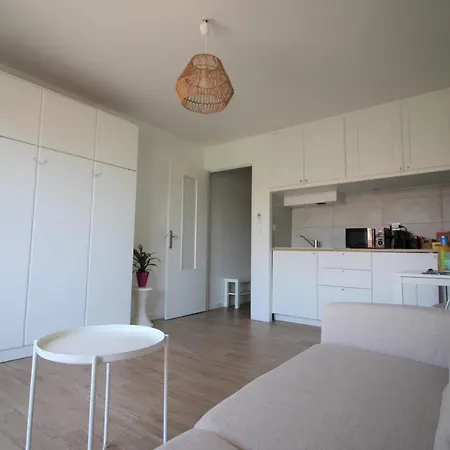 Apartment Climatise Confort A 2 Pas De La Avec Parking Prive